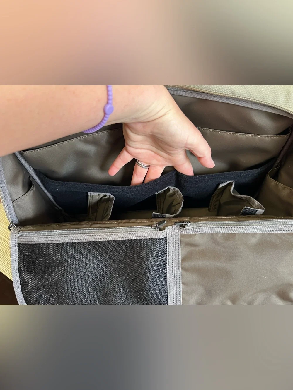 EUC!!! Evernote x AbrAsus Men's Light Gray Messenger Bag with Black Strap